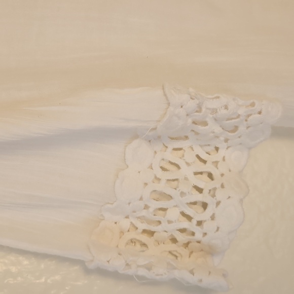 Elegant White Lace Trim Tunic - Picture 3 of 6